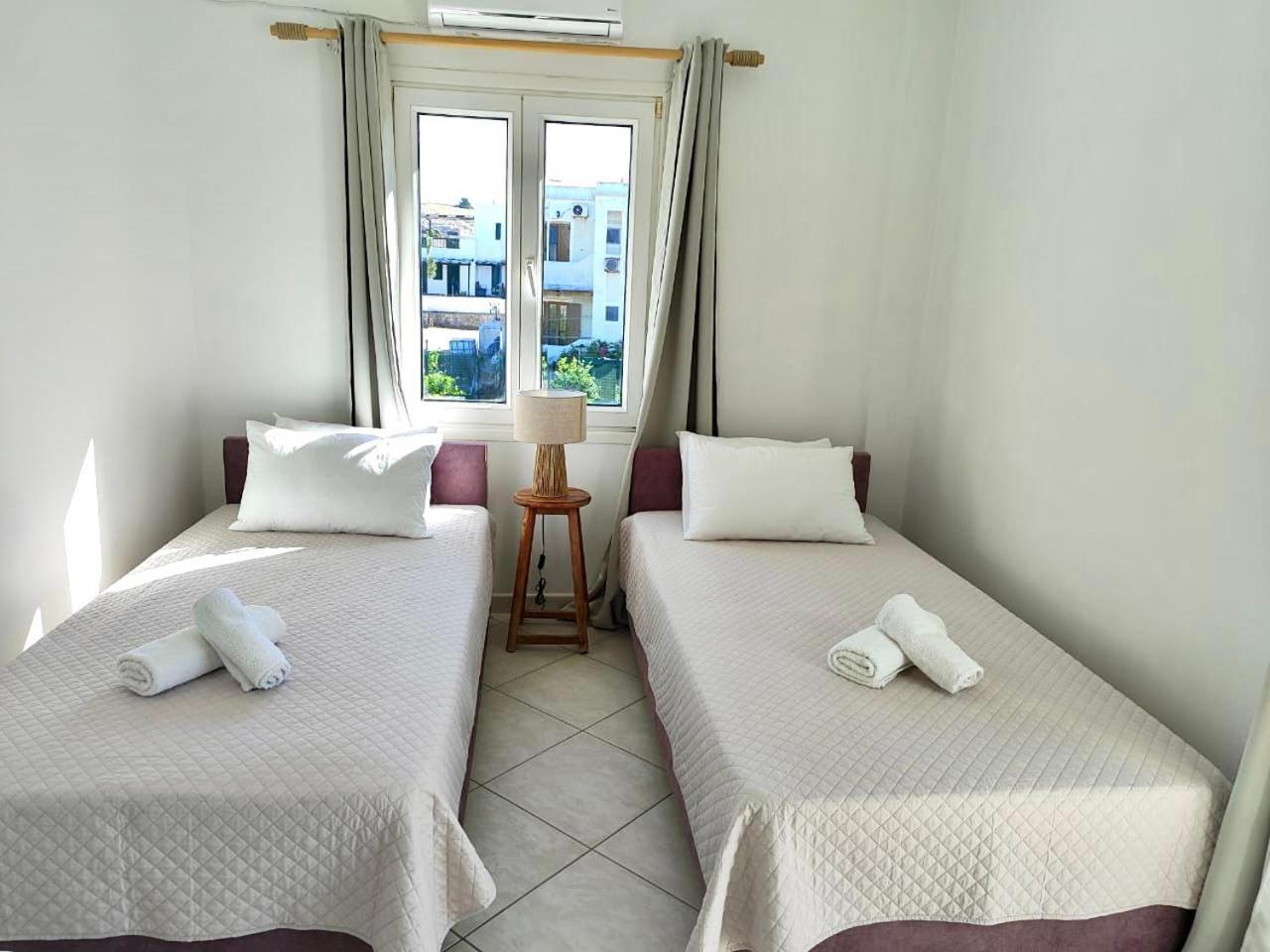 Theasis Apartments Adamantas (Milos) Exterior foto